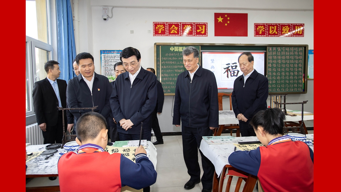 王滬寧在新疆調研時強調 堅持鑄牢中華民族共同體意識主線 在中國式現代化進程中更好建設美麗新疆